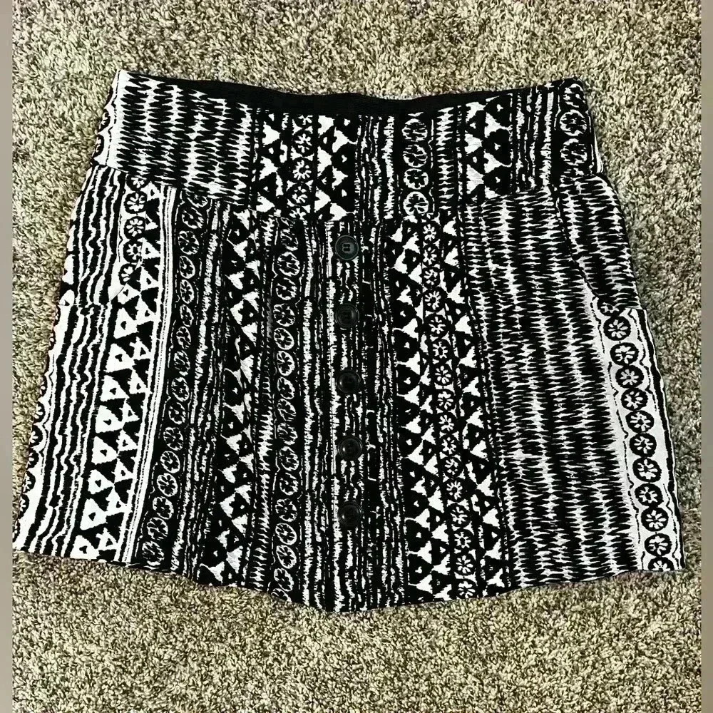 🩷 Charlotte Russe Aztec print mini skirt